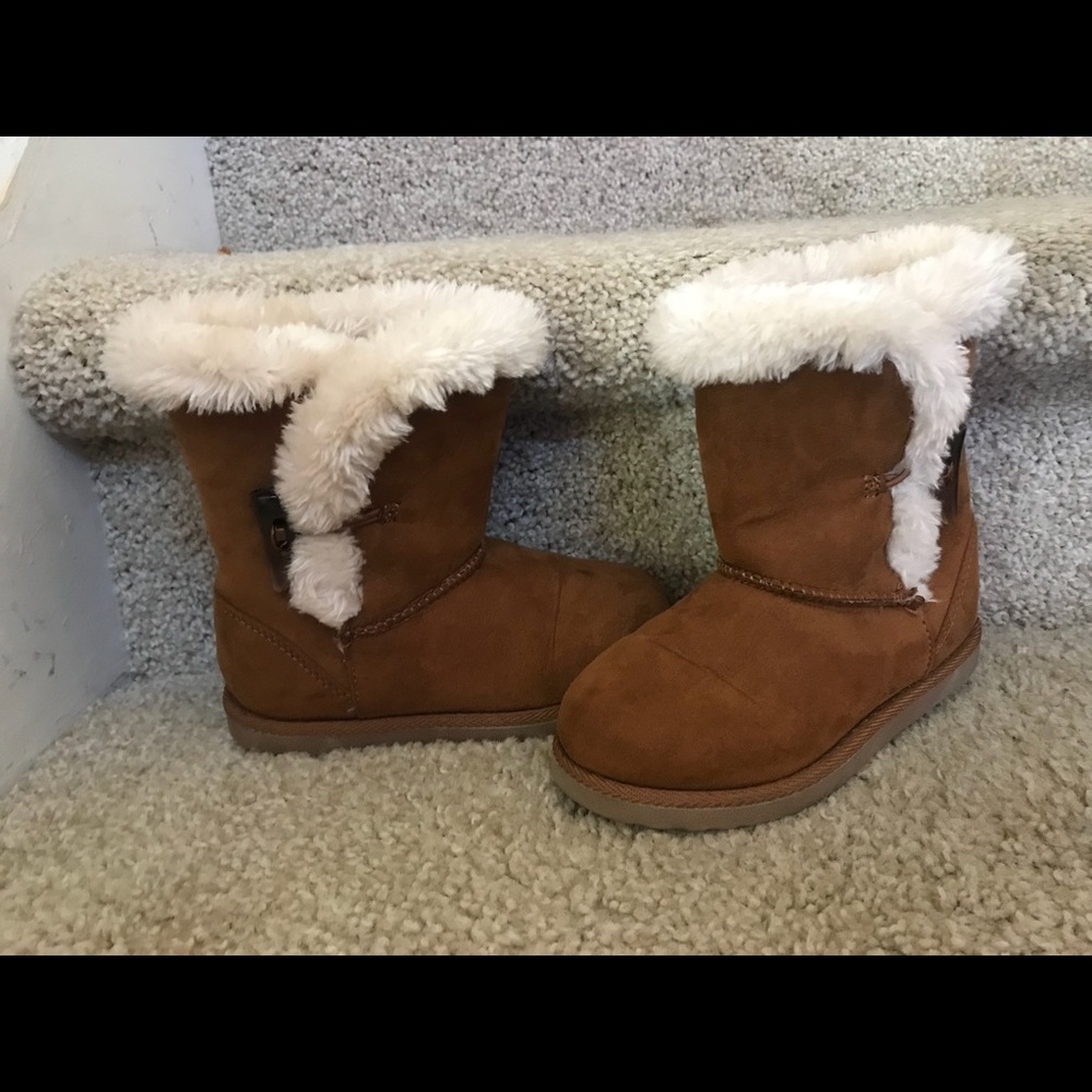 Target winter boots in good condition.